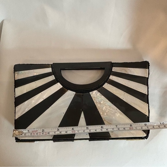 NINA NGUYEN Vintage Handbag Mother of Pearl Fan Design Magnetic Closure Bag - Picture 3 of 9